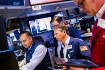 早盘：美股小幅下滑 ，此前标普500指数再创历史新高