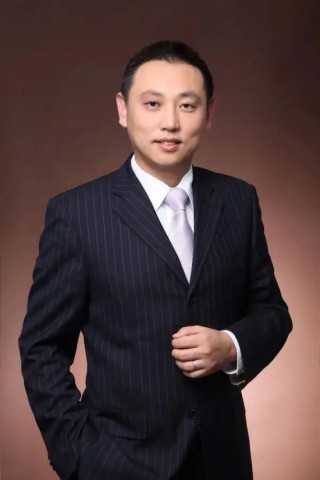 原九泰基金总经理严军加盟兴华基金