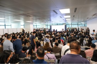 新世界发展半年销售138亿、减债17亿，黄少媚称公司业务向好，保持稳中求进