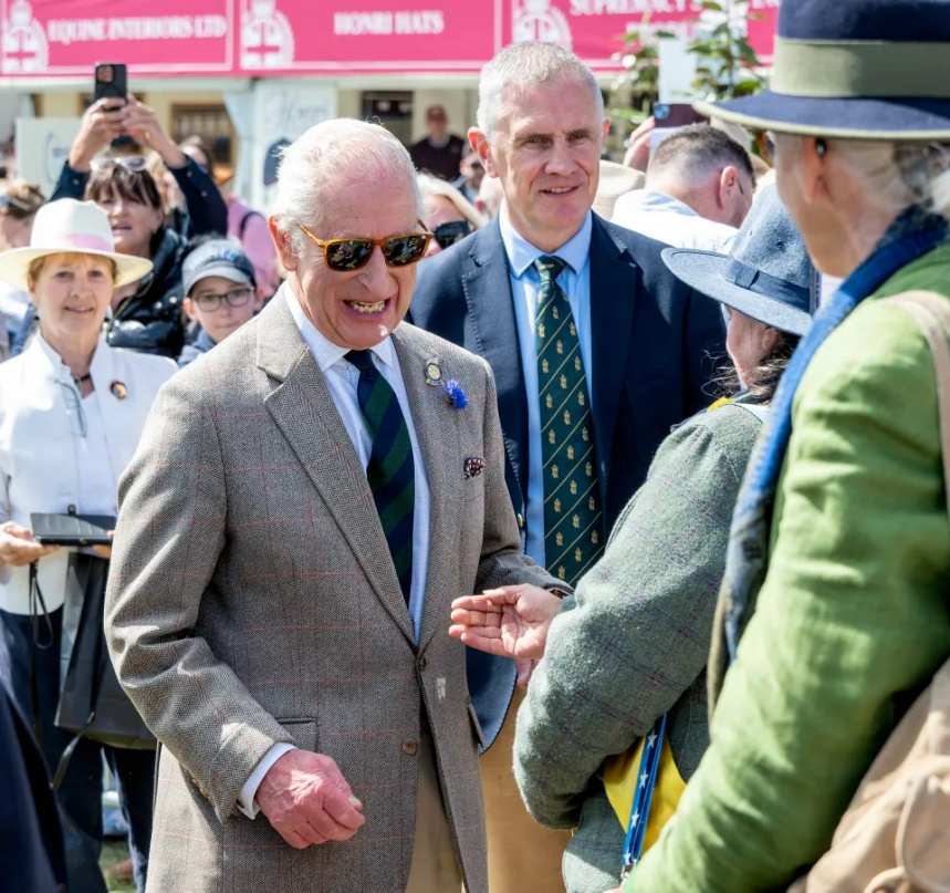 冷落特斯拉？外媒：英国国王购入莲花品牌电动汽车  第1张