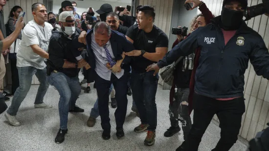 纽约市长候选人遭移民局戴上手铐并拘留 第1张 纽约市长候选人遭移民局戴上手铐并拘留 第1张