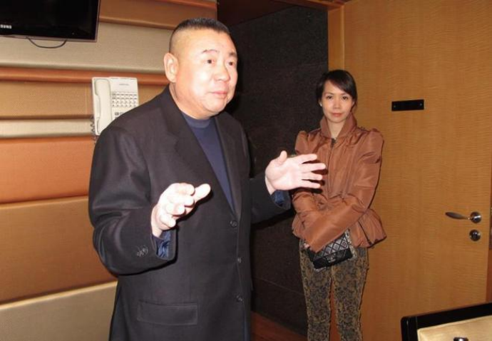 父亲身家超过李嘉诚,他不爱美女爱丑女,继承60亿家产坐地铁上班 第6张 父亲身家超过李嘉诚,他不爱美女爱丑女,继承60亿家产坐地铁上班 第6张